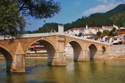 Bosnian War Crimes Suspect Flees to Croatia