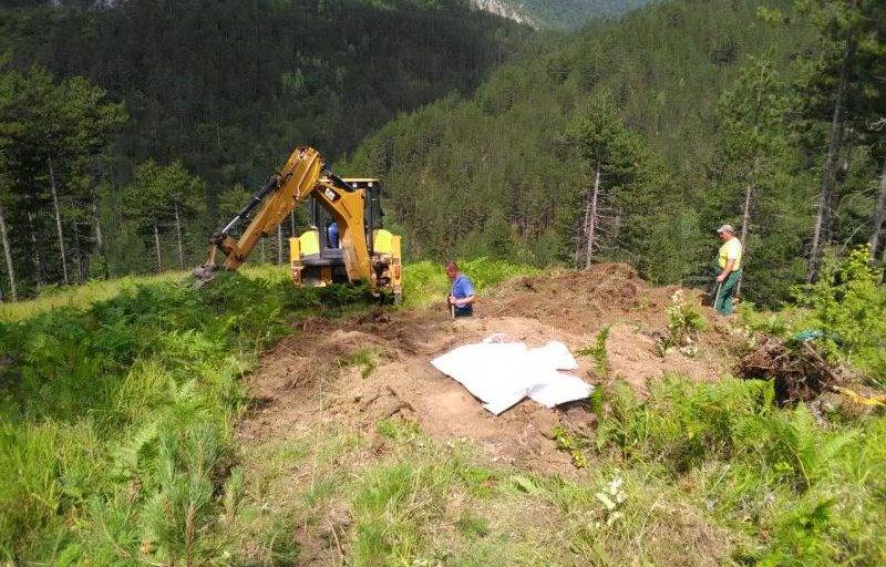 Bosnia Exhumes Six War Victims from Mass Grave