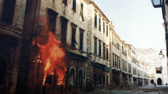 scenes-from-the-besieged-croatian-coastal-town-of-dubrovnik-in-1991-660-photo-wikimedia-commons-bracodbk-e1583319193656.jpg