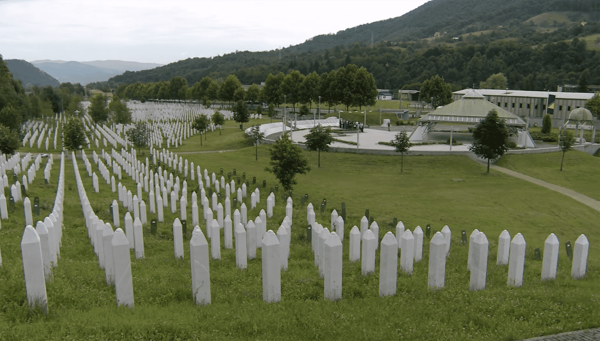 Utrostručeni revizionistički narativi o genocidu u Srebrenici