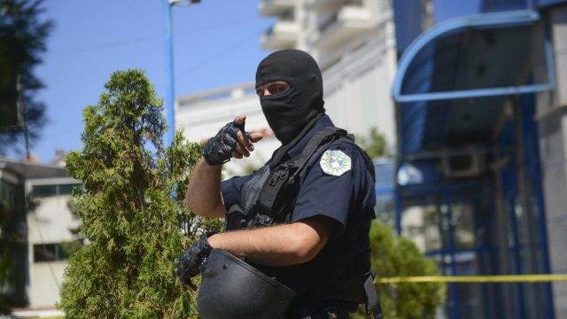 Kosovska policija tokom hapšenja osumnjičenih za ratovanje u Siriji i Iraku