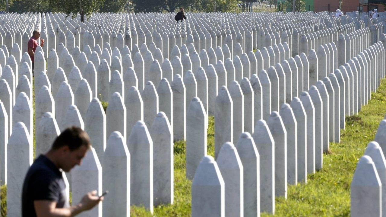 Parlament Kosova usvojio rezoluciju kojom priznaje genocid u Srebrenici