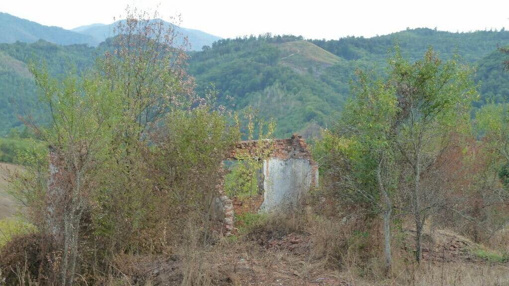 ruined-village-house-hranca-Copy-1-e1651533824856.jpg