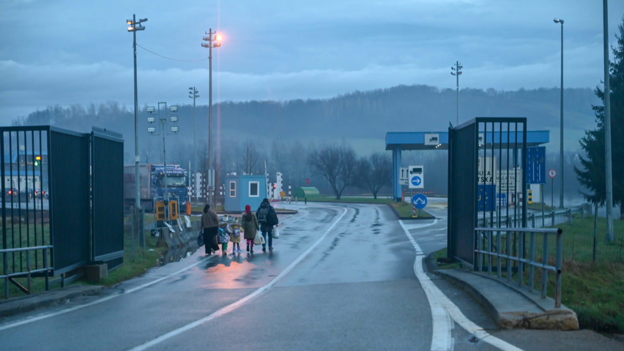 Granicni-prelaz-Maljevac-izbjeglice-vec-u-zoru-prelaze-granicu-i-ulaze-u-EU-e1675168139345-1280x720.jpg