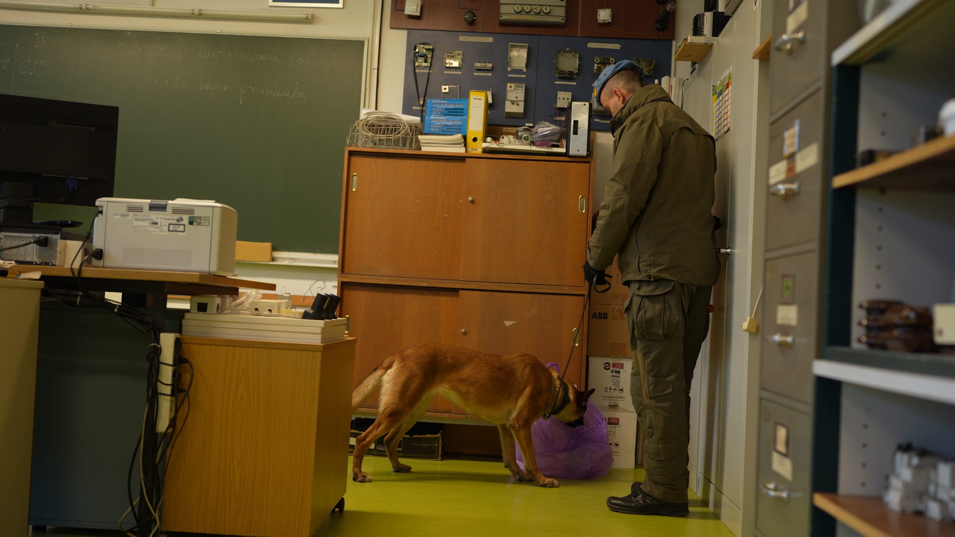 Lažne dojave bombi i uvrede na internetu imaju stvarne posljedice na porodice