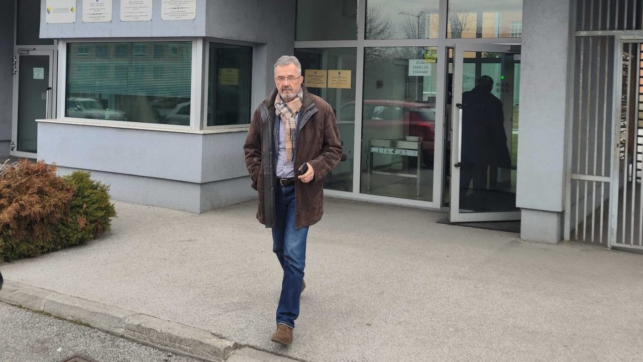 Dragan Šojić ispred Suda BiH. Foto: Detektor