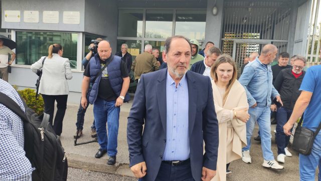 Optuženi Fikret Prevljak ispred zgrade Suda Bosne i Hercegovine. Foto: Detektor