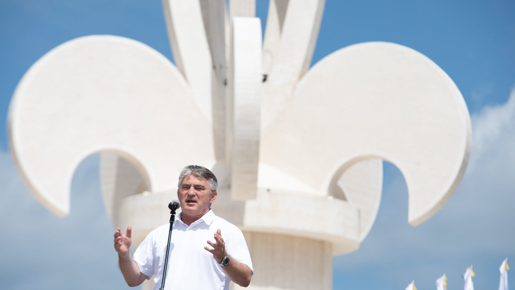 Željko Komšić, član Predsjedništva BiH, na otvaranju spomen - obilježja „General Mehmed Alagić Ljiljan - Ljuta greda“ u Memorijalnom kompleksu „Park slobode i mira“. Foto: Facebook