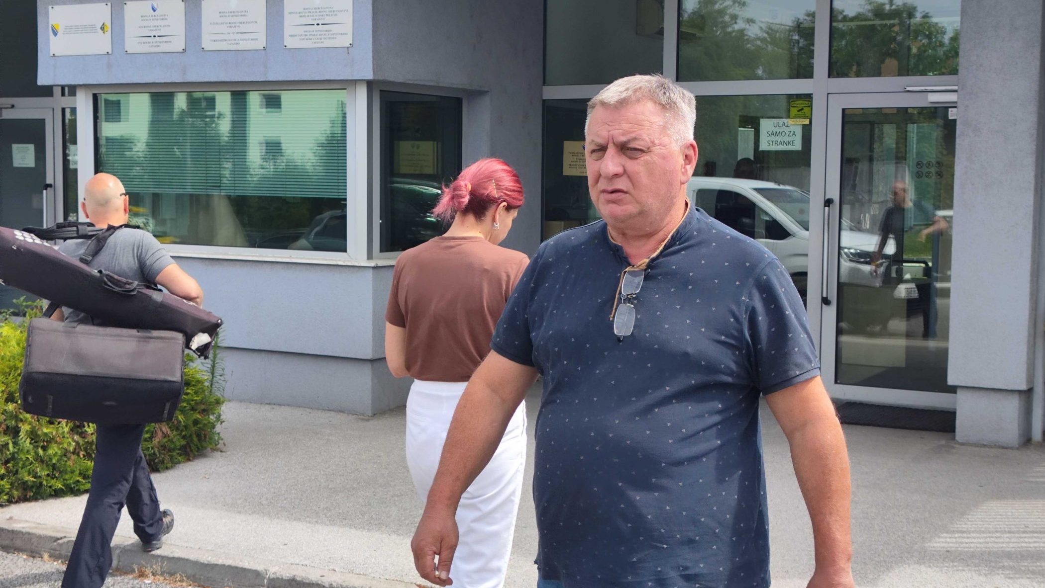 Kajkut Danko ispred zgrade Suda BiH. Foto: Detektor