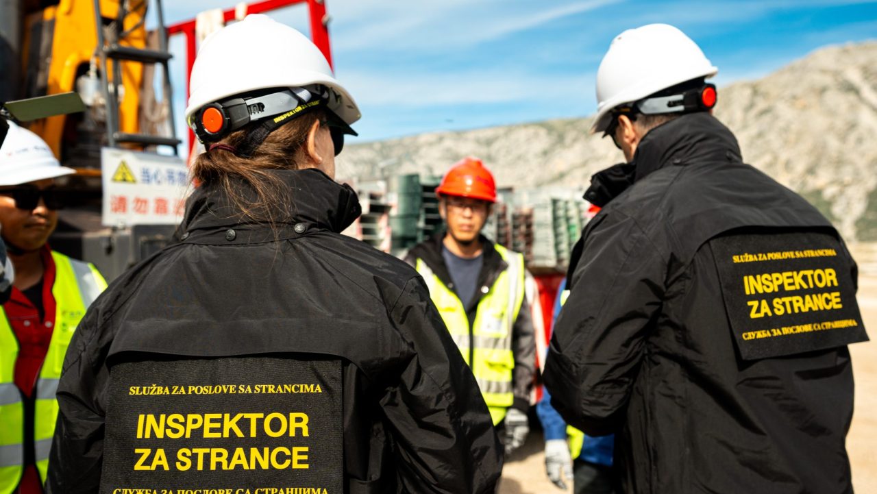 Inspektori službe za poslove sa strancima na Komanje Brdu Foto: Anes Asotić