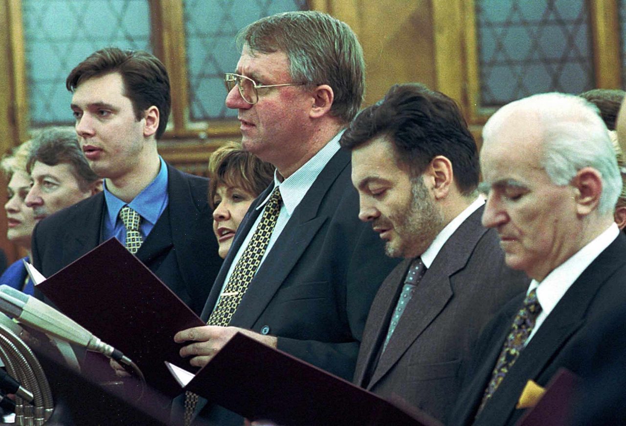 Vojislav Šešelj i Aleksandar Vučić, 1998. godine. Foto: EPA