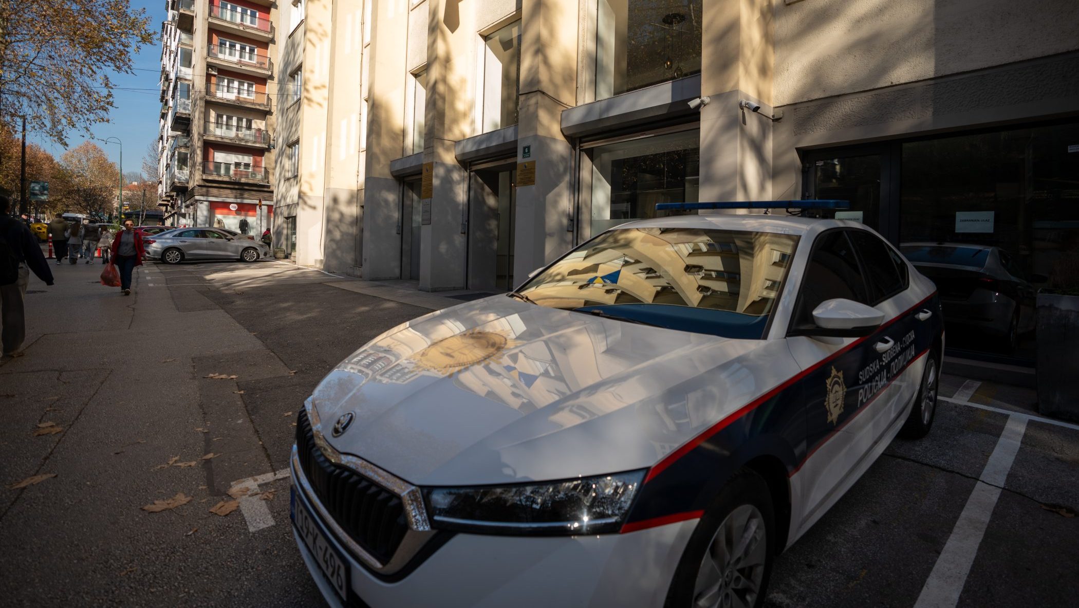 Sudska policija ispred Vrhovnog suda Federacije BiH i POSKOKA. Foto: Detektor
