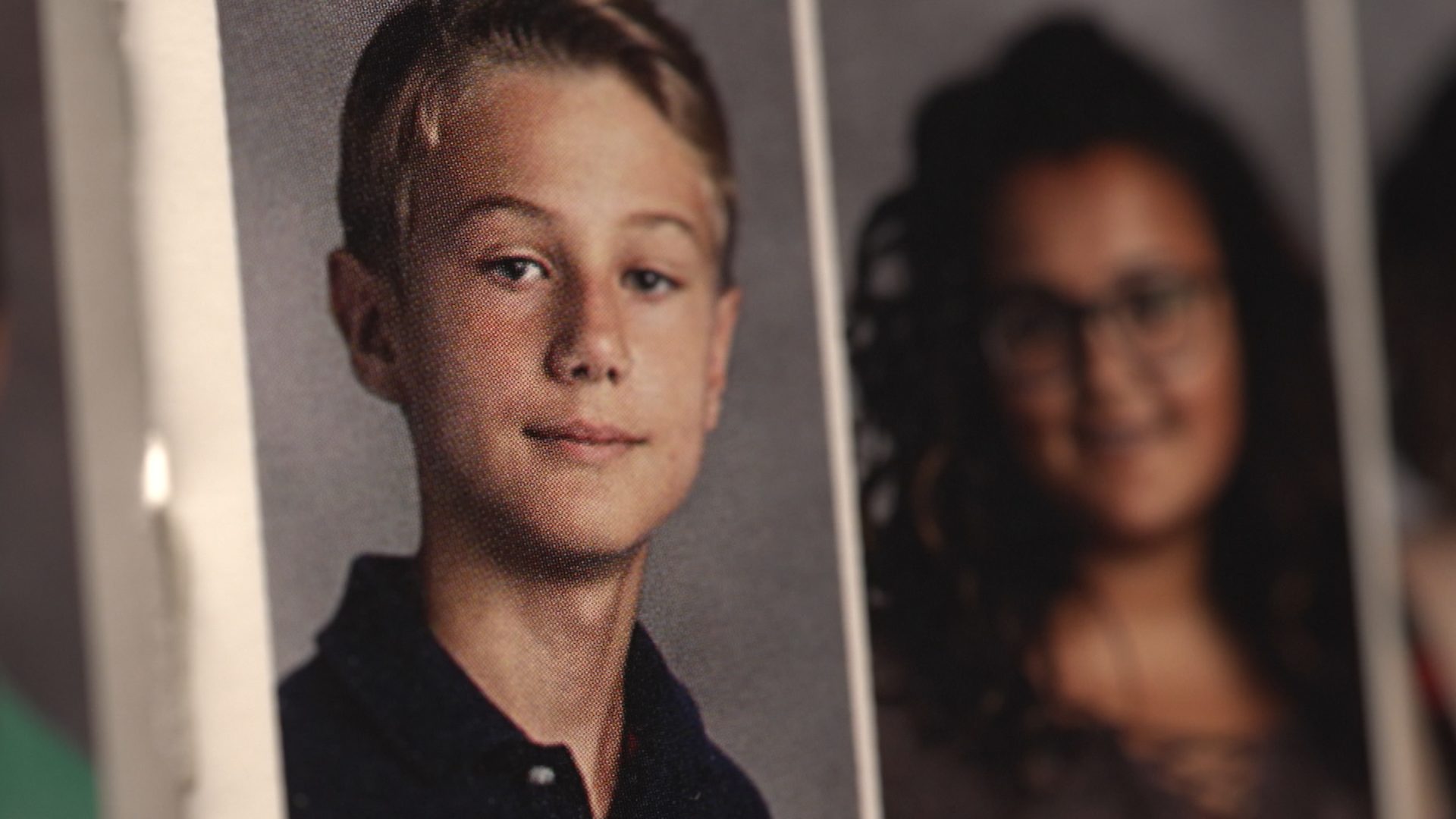 List Globe and Mail je 2016. godine izvijestio da je Međedović, ovdje prikazan u školskom godišnjaku, završio matematiku 9. i 10. razreda dok je još bio u osnovnoj školi.