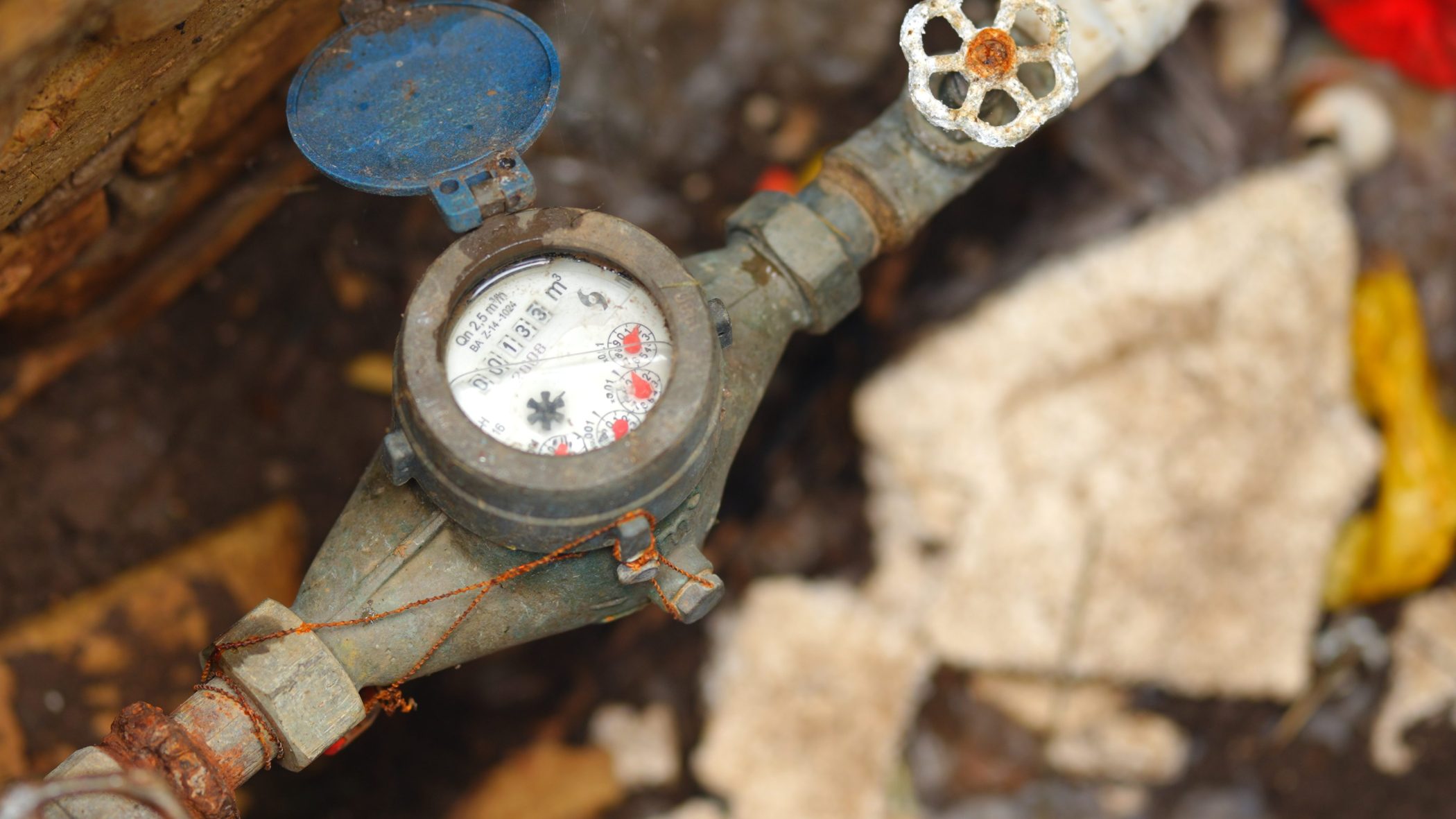 Računi za vodu 1.200 KM: Popravka na čekanju zbog dugova i administracije