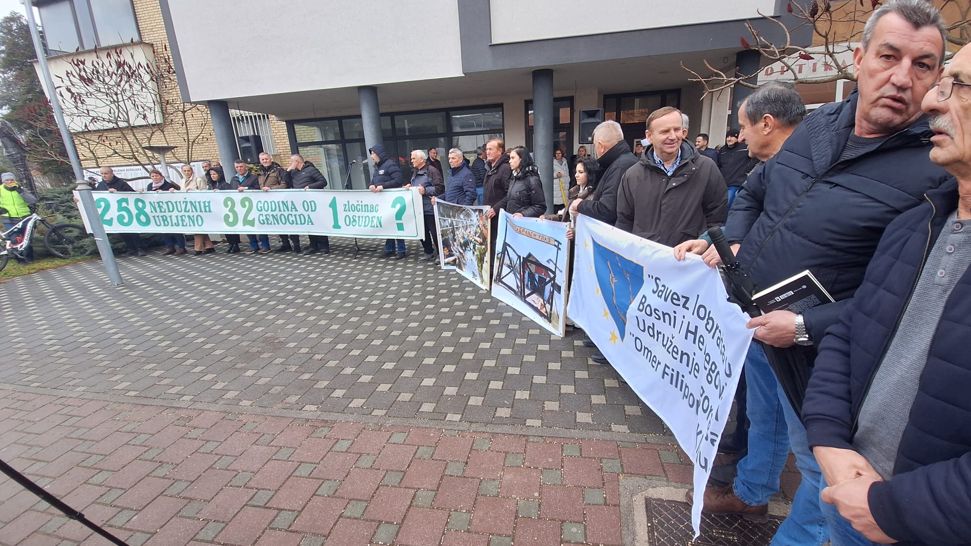 Protesti logoraša u Sanskom Mostu. Foto: Detektor