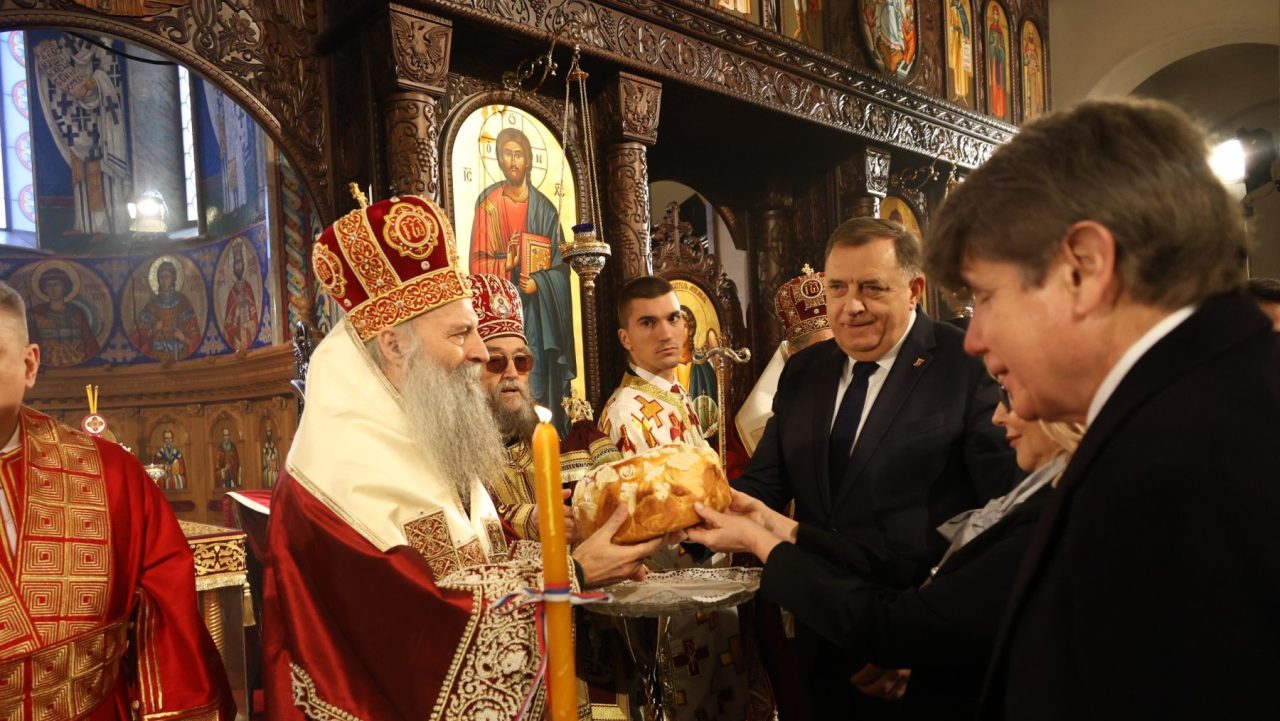 Rod Blagojevich, Milorad Dodik i srpski patrijarh Porfirije tokom služenja liturgije u Banja Luci. Foto: X
