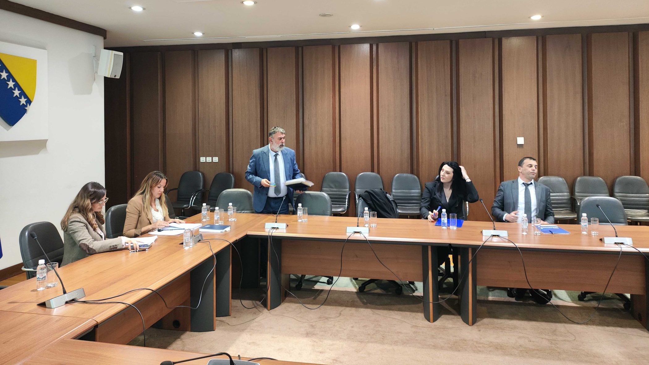 Tužitelji Bojana Jolović i Feđa Fejzagić iz Tužilaštva BiH prije saslušaaj pred članovima Komisije za borbu protiv korupcije. Foto: Detektor