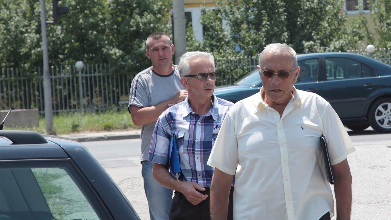 Ilija Zorić (zadnji u koloni) ispred zgrade Suda BiH. Foto: Detektor