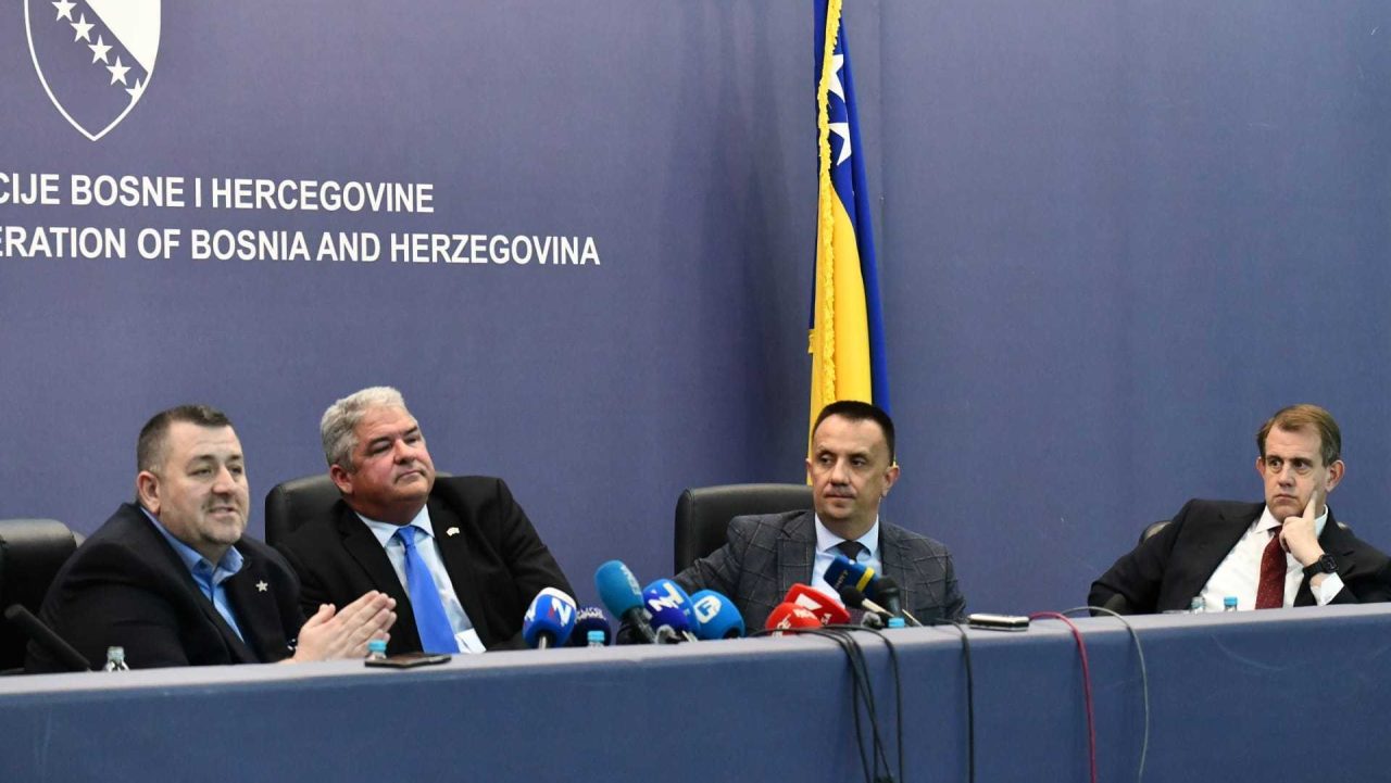 Amer Bekan, Joseph Flynn, Vedan Lakić i Jesse Bimal na pezentaciji projekta Južne interkonekcije u Sarajevu. Foto: Detektor