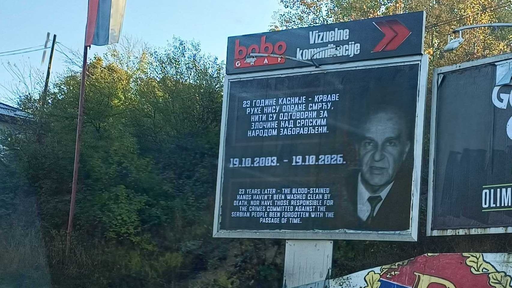 Uklonjen jedan od plakata u Istočnom Sarajevu sa fotografijom Alije Izetbegovića